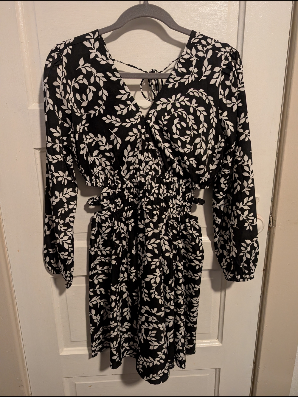 indulge Boho Cinched Waist Dress Black & White Leaf-Print Long Sleeve